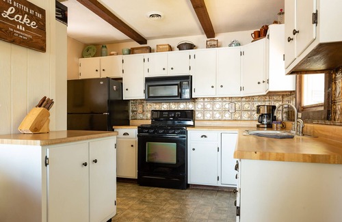 Wautoma Cabaña | Wknds 2 nts w / 3rd FREE 3. 5 habitaciones Lake Home 2 Fireplaces Wi-Fi Slps 1-12