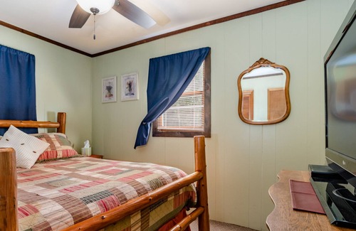 Wautoma Cabaña | Wknds 2 nts w / 3rd FREE 3. 5 habitaciones Lake Home 2 Fireplaces Wi-Fi Slps 1-12