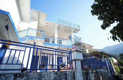 Suja Cabaña | Freestay Keori River View-2BR Cottage in Chaugan by Homeyhuts
