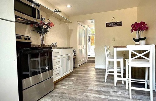 Fremont Casa | Fremont - 6 bedroom 3 bath