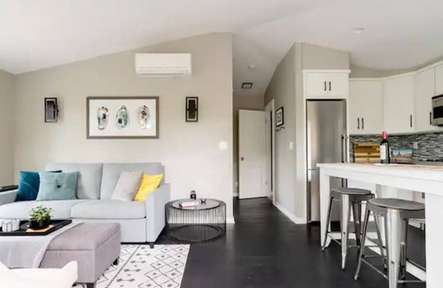 Fremont Cabaña | Fremont cottage w/garage, light-filled, walkable