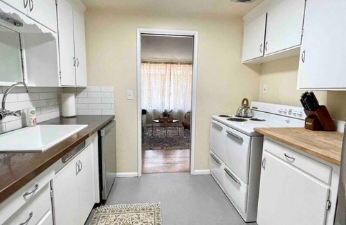 Fremont Apartamento | Fremont Garden Oasis - Walk to 25+ Restaurants