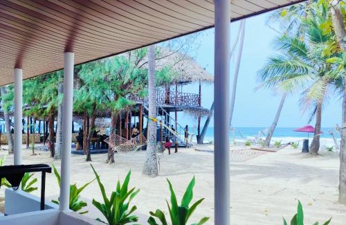 Trincomalee Hotel | French garden Pragash Beach Hotel
