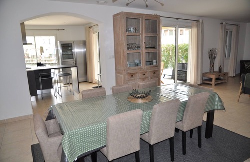 Aigues-Mortes Villa | French villa overlooking Marina in a beautiful setting with private pool