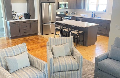 Kennebunk Casa | Fresh 2024 full renovation inviting up to 8 guests.