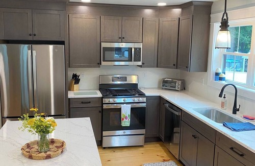 Kennebunk Casa | Fresh 2024 full renovation inviting up to 8 guests.