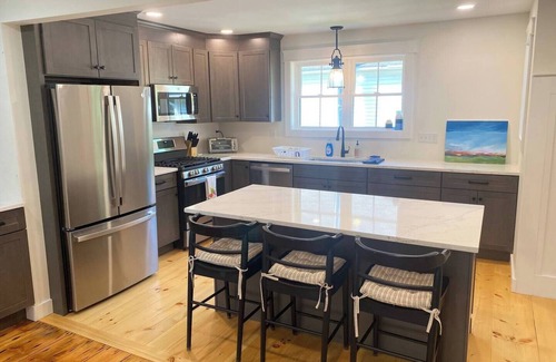 Kennebunk Casa | Fresh 2024 full renovation inviting up to 8 guests.
