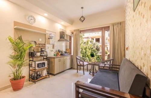 Sector 40 Apartamento | Fresh Air Green Flair 1 BHK with Balcony