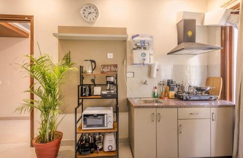 Sector 40 Apartamento | Fresh Air Green Flair 1 BHK with Balcony