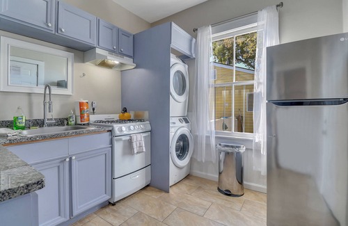 Hitch Village - Fred Wessels Homes Cabaña | Fresh and Modern Downtown Historic Duplex with Two Private Pools