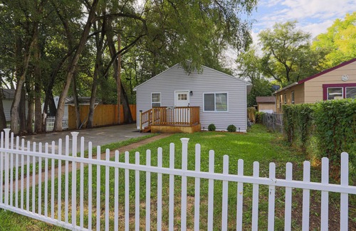 Omaha Casa | Fresh and New 3 bedroom - 1 mile from Interstate access!