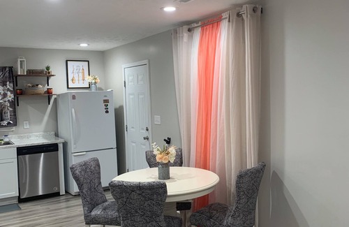 Terry Sanford Casa | Fresh and relaxing home on a quiet street in Haymount near FSU and Fort Liberty