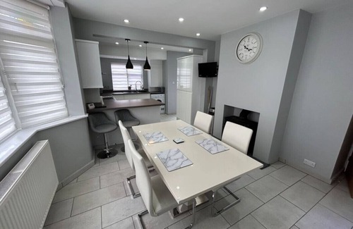Rhyl Casa | Fresh and Spacious House