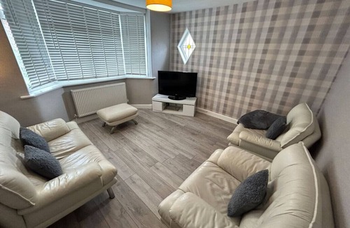 Rhyl Casa | Fresh and Spacious House