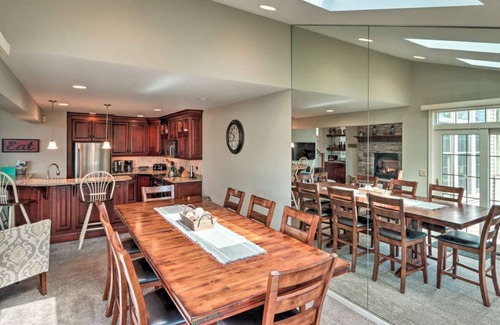 Lake Harmony Estates Casa | Fresh Bright and Clean Mountainside Villa w free Beach&Pool Access