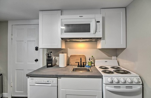 Longmont Apartamento | Fresh Downtown Longmont Apartment - Walk to Main!