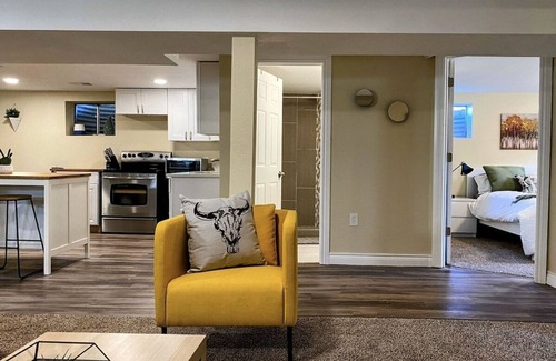 Welby Casa | Fresh, Modern, 2 BR, 13 min to DT!