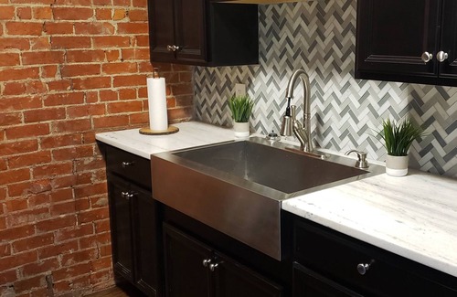 Corryville Apartamento | Fresh Modern Industrial Split Level Apartment