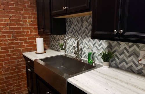 Corryville Apartamento | Fresh Modern Industrial Split Level Apartment