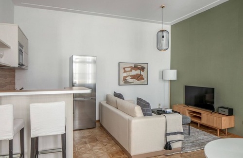 Sankt Ulrich Apartamento | Fresh Neubau 1BR, nr Restaurants, Bars & Transportation, by Blueground
