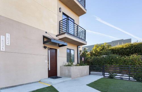 Historic Filipinotown Casa | Fresh & New Downtown La Condo!