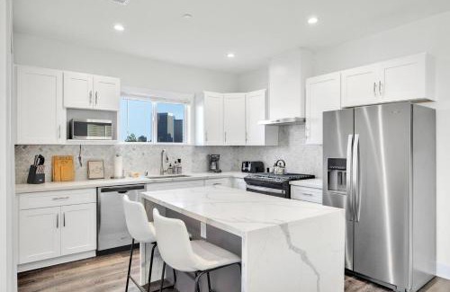 Historic Filipinotown Casa | Fresh & New Downtown La Condo!