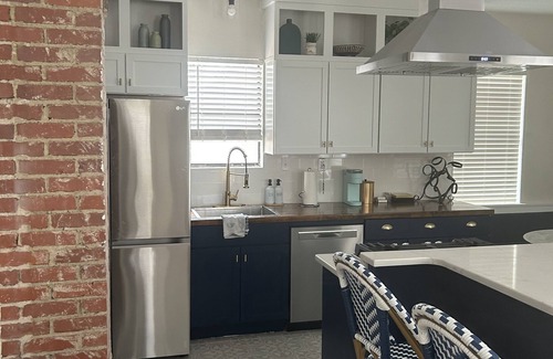 Lincoln Terrace Condominio | Fresh remodel in neighborhood with great Architecture from early 1900's.