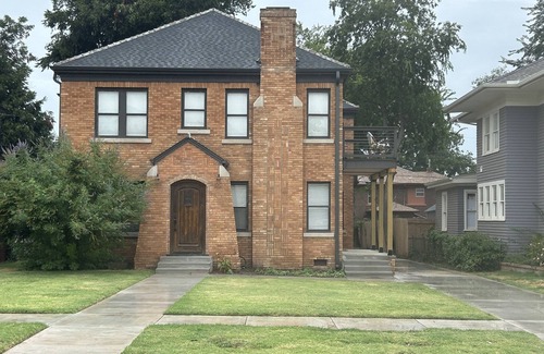 Lincoln Terrace Condominio | Fresh remodel in neighborhood with great Architecture from early 1900's.