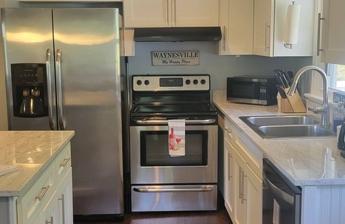 Waynesville Casa | Fresh renovations & beautiful mountain views! Dog friendly, large fenced yard!