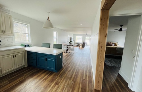 La Porte Casa | Fresh, sleek, retreat on Pine Lake