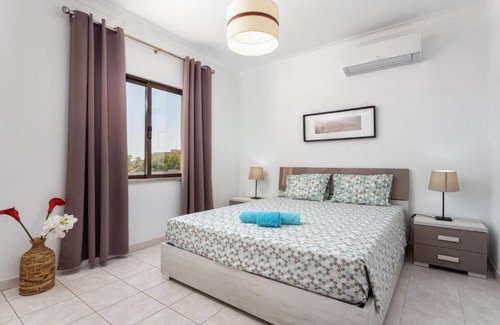 Aldeia das Acoteias Apartamento | Fresh Sunny Flat with Pool & Terrace by Host Wise