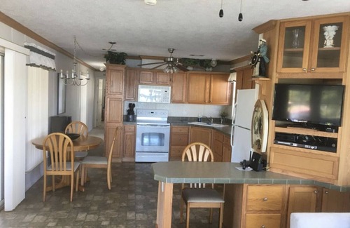 Hernando Casa | Fresh Water Fishing Springs In Area For Kayaking Tubing Family and Pet Friendly