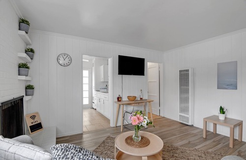 Peninsula Casa | Freshly remodeled beach getaway, steps to the sand