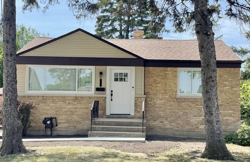 Des Plaines Casa | Freshly Remodeled Cozy Home
