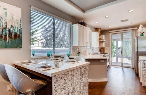 Summerlin Casa | Recién remodelada casa completamente amueblada con 2 bds, 2 baños y una gran oficina
