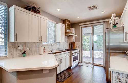 Summerlin Casa | Recién remodelada casa completamente amueblada con 2 bds, 2 baños y una gran oficina