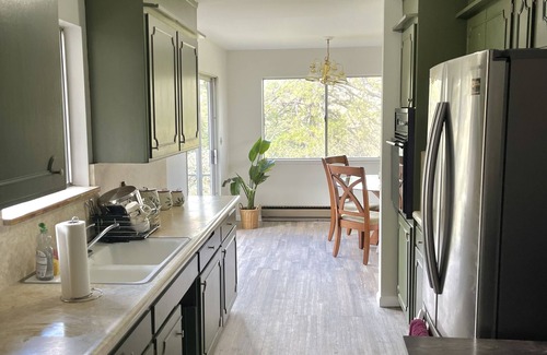 Ahwahnee Casa | Freshly Renovated Cabin at a Flower Farm