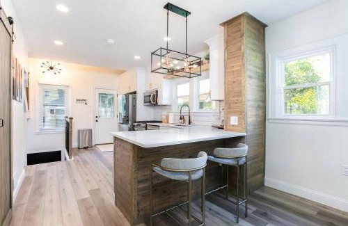 South Bend Casa | Freshly Updated 5BR/2.5B 5min to ND Stadium
