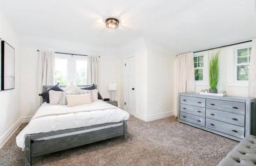 South Bend Casa | Freshly Updated 5BR/2.5B 5min to ND Stadium