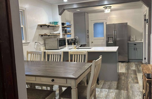 Fairport Harbor Casa | Freshly Updated 4-Bedroom Home with Gorgeous Lake Views – Walk to the Water!