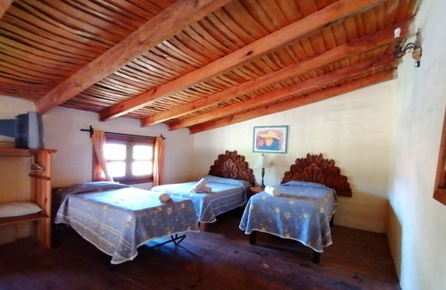Mascota Casa | FRESNO CABIN