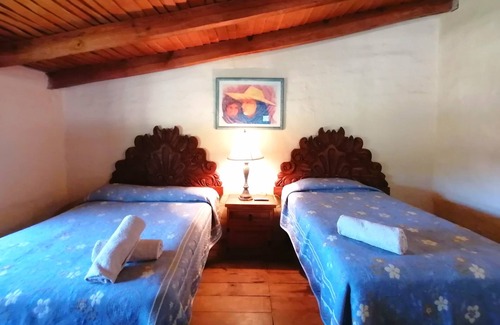 Mascota Casa | FRESNO CABIN
