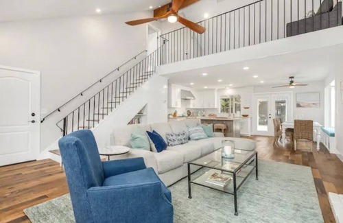 Raisin Casa | Fresno Home|Family Friendly Loft| 3/2.5 | Garage