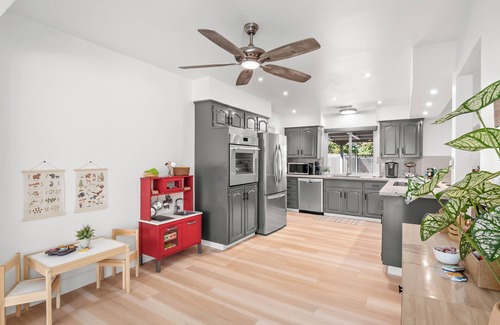 Fresno Casa | Fresno House - Pool + Arcade Games , Family Friendly!