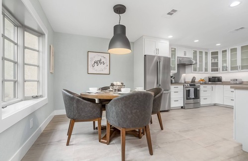 Fresno Casa | Fresno House|Pool|BBQ|Family-Friendly|Serene 3 Bed/2Bath