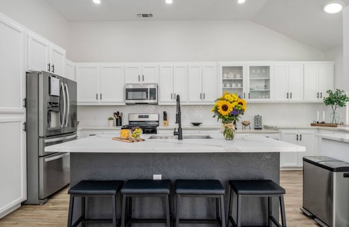 Fresno Casa | Fresno House , Pool , BBQ , Firepit , Garage , 3BD/2BTH