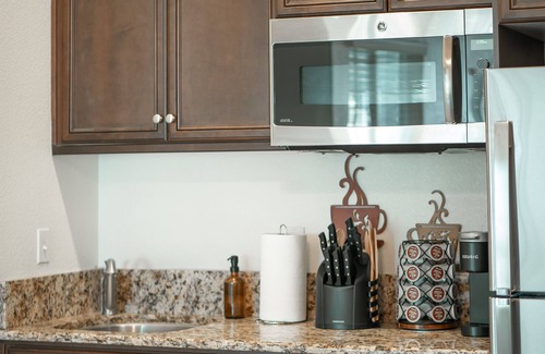Fresno Apartamento | Fresno Suite | Long-term Stay | Kitchenette | 1:1