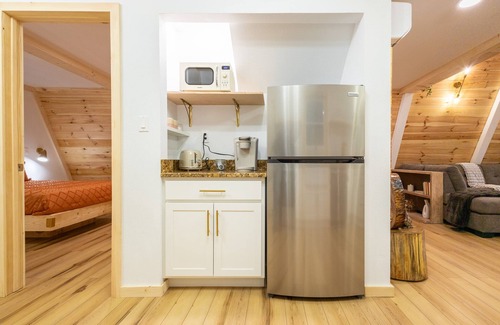 Cosby Cabina | Freya's Cabin peaceful Aframe with hot tub & sauna 15 min to the national park!