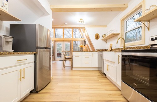 Cosby Cabina | Freya's Cabin peaceful Aframe with hot tub & sauna 15 min to the national park!