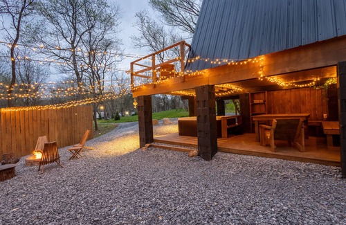 Cosby Cabina | Freya's Cabin peaceful Aframe with hot tub & sauna 15 min to the national park!